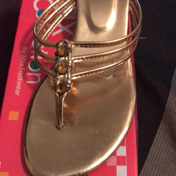 Sandal - Picture 2 of 3